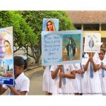 மலர் அலங்காரங்களுக்குப் பதிலாக, வெள்ளத்தில் பாதிக்கப் பட்டவர்களுக்கு உதவிகள்